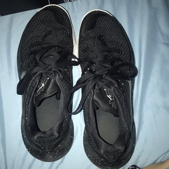 Nike Kyrie Low 2 - Picture 2 of 8